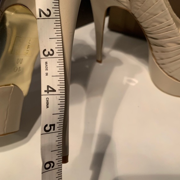 Bebe 6” high heels, leather, light beige slingback size 10 - Picture 4 of 4